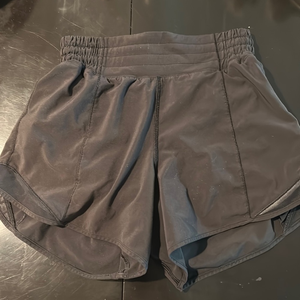 Black size two four in lululemon hotty hots